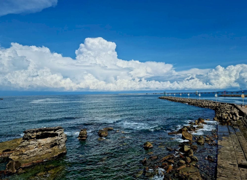 No matter where you stand at Dinh Cau Temple, stunning sea views stretch out before you